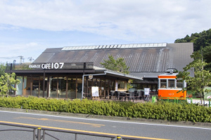 引退車両がカフェに...神奈川県小田原市風祭に「えれんなごっそカフェ107」9/8グランドオープン