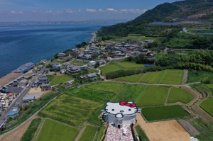 淡路島の野島平林に新感覚シアターレストラン「ハローキティショーボックス」オープン！