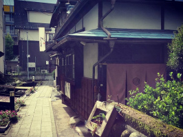 カフェとバーとゲストハウス...長野県茅野市ちのに古民家カフェ『ふもく』プレオープン