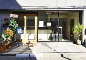 😀東京都三鷹市下連雀で「【siro】高加水パンは飲み物です。レーズン食パンにクリームパンじゅわー」