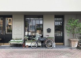 【 D+E REVIVAL 】antique furniture shop（兵庫県西宮市）