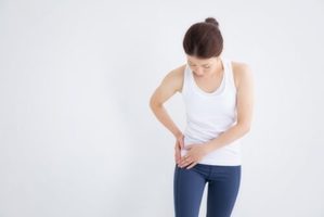 解消しない股関節痛と足の痺れは腰痛と関係する？原因は腸腰筋です