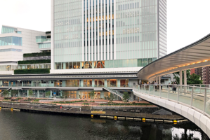 横浜市中区の横浜市役所内商業施設「ラクシス フロント」が8/5グランドオープンされたようです。