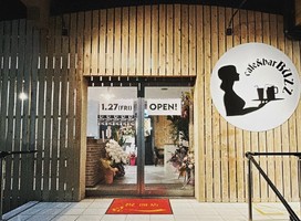 長崎県大村市東本町にカフェ＆バー「BUZZ（バズ）」が昨日グランドオープンされたようです。