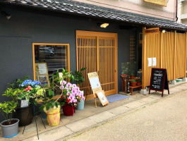 奈良の橿原神宮前駅中央出口の参道沿いに古民家のギャラリーカフェ「ならいろ」オープン！