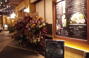 川崎駅近くのラチッタデッラ内に洋風酒場「アミーチ」が昨日よりプレオープンされているようです。
