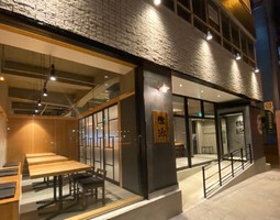 福岡県久留米市日吉町に焼鳥店「くるめ串雄源」が本日グランドオープンのようです。