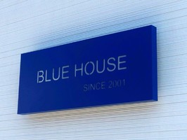新潟市西区松海が丘に「BLUE HOUSE（ブルーハウス）」が本日オープンされたようです。