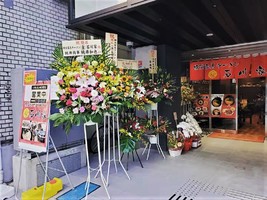 埼玉県さいたま市大宮区宮町に「横浜家系ラーメンまる金石川家 大宮店」が本日オープンされたようです。