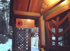 喧騒から離れた森カフェ...岩手県奥州市衣川鷹の巣に『フォレストサイドカフェサンクチュアリ』オープン