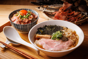 愛知県名古屋市中区新栄町に「ダシと麺 くじら」が10/12にオープンされたようです。