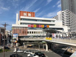大阪のJR高槻駅前の西武高槻店は「高槻阪急」として10/5～新たにスタートされたようです。