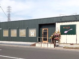 群馬県高崎市日高町に「コンテナカレーすぱいすぼっくす」が昨日オープンされたようです。