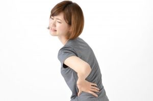 腰痛が悪化する硬さとは？高反発が合わない方のマットレスの選び方