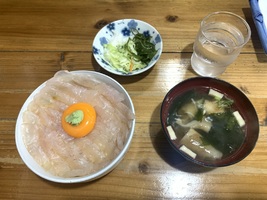 【八戸市湊町】 メディアで話題の「みなと食堂」のヒラメの漬け丼