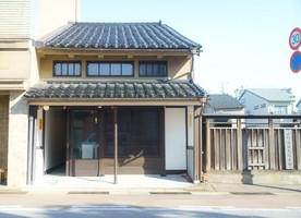 富山県高岡市小馬出町に「NIKKORI（にっこり）」が5/30にグランドオープンされたようです。