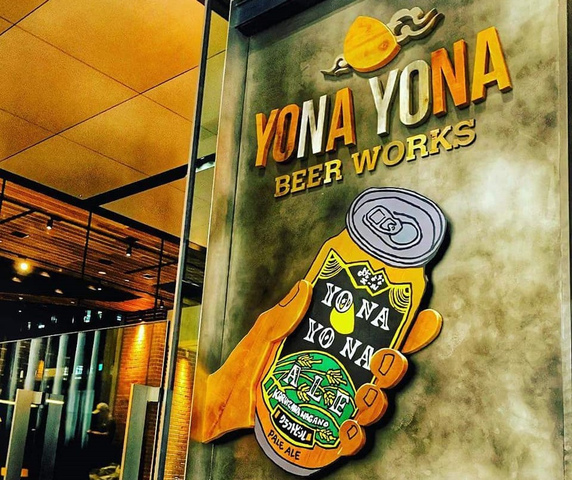 <p>「Yona Yona Beer Works 新虎通り店」10/18オープン</p>
<p>都会の真ん中で楽しむ“アウトドア料理”</p>
<p>ダッチオーブンやスキレットを使った豪快な料理をはじめ</p>
<p>クラフトビールとの相性にこだわったアウトドア料理を楽しめる...</p>
<p>https://goo.gl/PJskWD</p><div class="news_area is_type01"><div class="thumnail"><a href="https://goo.gl/PJskWD"><div class="image"><img src="https://scontent-nrt1-1.xx.fbcdn.net/v/t1.0-9/44129412_277865076180883_3659383840671006720_n.jpg?_nc_cat=109&_nc_ht=scontent-nrt1-1.xx&oh=02edcdd18747725f4eb1c35228ae3238&oe=5C4E68DD"></div><div class="text"><h3 class="sitetitle">Yona Yona Beer Works 新虎通り店</h3><p class="description">おはようございます(*^^*)でっぷです。

本日17時グランドオープンです( ^-^)ノ∠※。.:*:・'°☆

わくわくとドキドキが止まらない‼️

素敵空間を皆さまに感じて頂けるよう、商品、サービス、情熱を育てていきます‼️

よろしくお願いします(^○^)</p></div></a></div></div> ()