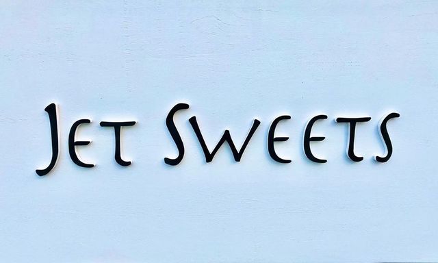 <div>『JETSWEETS』</div>
<div>洞窟のような世界観のパフェ専門店。</div>
<div>沖縄県沖縄市泡瀬3丁目47-1</div>
<div>https://www.instagram.com/jet_sweets_/</div> ()