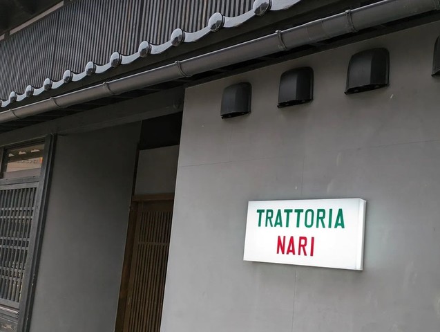 <div>『trattoria　nari（ナリ）』</div>
<div>イタリアの郷土料理やワインが楽しめるお店。</div>
<div>石川県小松市西町69-1</div>
<div>https://maps.app.goo.gl/ZF3uQPfBVTdCVLXz6</div>
<div>https://www.instagram.com/trattoria_nari/</div>
<div><iframe src="https://www.facebook.com/plugins/post.php?href=https%3A%2F%2Fwww.facebook.com%2Fkomatu.miyamoto%2Fposts%2Fpfbid034xYuTAsPsN4UbuUEQhtySvZhXi2z1PJzHpTi3xjeqyEFDtMzLT18jbGyzA2Cz7dDl&show_text=true&width=500" width="500" height="646" style="border: none; overflow: hidden;" scrolling="no" frameborder="0" allowfullscreen="true" allow="autoplay; clipboard-write; encrypted-media; picture-in-picture; web-share"></iframe><br /><br /></div>
<div class="news_area is_type01">
<div class="thumnail"><a href="https://maps.app.goo.gl/ZF3uQPfBVTdCVLXz6">
<div class="image"><img src="/sv_image/w640h640/wk/wb/wkwbVD70eZ8XALbN.jpg" /></div>
<div class="text">
<h3 class="sitetitle">trattoria Nari · 〒923-0927 石川県小松市西町６９−１</h3>
<p class="description">★★★★★ · イタリア料理店</p>
</div>
</a></div>
</div> ()
