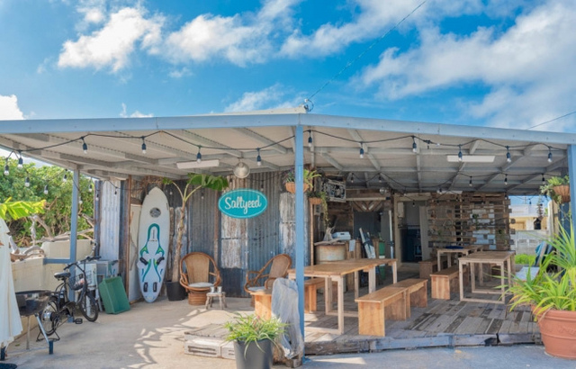 <p>Cafe & Dining Bar「BeachHouse Saltyeed」</p>
<p>SUP、ヨガ、食事、そして店舗前に広がる細崎海岸での海遊びを</p>
<p>目的とした施設利用が可能で、宿泊観光客が全体数を占める小浜島で、</p>
<p>日帰りや短時間滞在でも気軽に小浜島滞在を満喫できる環境を提供...</p>
<p>http://bit.ly/2BT0XDI</p><div class="news_area is_type01"><div class="thumnail"><a href="http://bit.ly/2BT0XDI"><div class="image"><img src="https://scontent-nrt1-1.cdninstagram.com/vp/54ef928f318e44d10d127ab94d4a4058/5E3E2DCE/t51.2885-15/e35/65388975_385486618989465_4192578110349726555_n.jpg?_nc_ht=scontent-nrt1-1.cdninstagram.com&_nc_cat=109"></div><div class="text"><h3 class="sitetitle">〜Saltyeed〜 on Instagram: “Saltyeedからはこんな素敵な光景も 見ることが出来るんです???? お二人共、いつまでもお幸せに！！ Saltyeedに行くと「Happyな気持ちになります♪」と言われるくらいのパワースポットになると言いなぁ〜(笑)  #小浜島 #石垣 #八重山諸島 #ビーチカフェ #海カフェ…”</h3><p class="description">80 Likes, 0 Comments - 〜Saltyeed〜 (@saltyeed) on Instagram: “Saltyeedからはこんな素敵な光景も 見ることが出来るんです???? お二人共、いつまでもお幸せに！！…”</p></div></a></div></div> ()