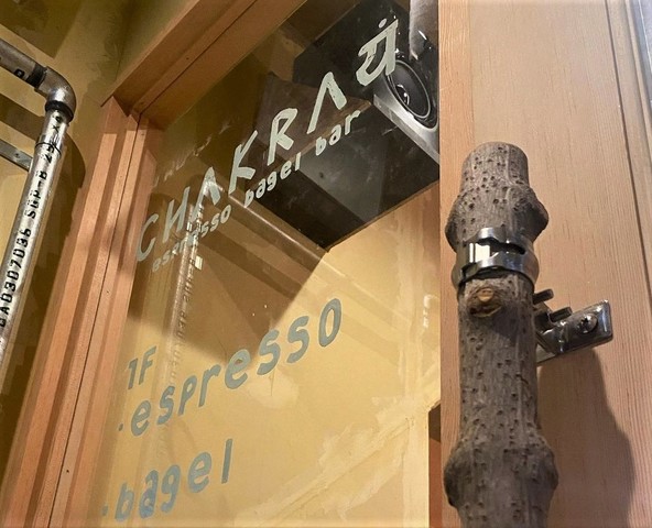 <div>『CHAKRA Espresso Bagel Bar』</div>
<div>LPキッチン二号店となるカフェバー業態のお店。</div>
<div>場所:大阪市中央区谷町7丁目1番地52号</div>
<div>投稿時点の情報、詳細はお店のSNS等確認下さい。</div>
<div>https://goo.gl/maps/ELFyE8FzBS1RUZ5J7</div>
<div>https://www.instagram.com/chakra_tani6/</div>
<div>https://www.instagram.com/p/CTODOM1vlkl/</div><div class="news_area is_type02"><div class="thumnail"><a href="https://goo.gl/maps/ELFyE8FzBS1RUZ5J7"><div class="image"><img src="https://maps.google.com/maps/api/staticmap?center=34.6732972%2C135.51726733&zoom=18&size=256x256&language=en&markers=34.6732972%2C135.5178145&sensor=false&client=google-maps-frontend&signature=NiFsyWHJLUFvRCxDU9XAqcp4OdY"></div><div class="text"><h3 class="sitetitle">CHAKRA · 〒542-0012 大阪府大阪市中央区谷町７丁目１−５２</h3><p class="description">コーヒーショップ・喫茶店</p></div></a></div></div> ()
