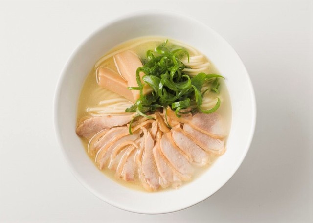<div>「拉麺鳥蔵」3/16オープン</div>
<div>水炊きの名店･鳥蔵自慢の水炊きスープをベースに、</div>
<div>魚介や香味野菜を使い、醤油･味噌･塩の3種類の味を提供。<br />https://kurofune-nagano.jp/ramen-torizo/</div>
<div class="thumnail post_thumb">
<h3 class="sitetitle">拉麺鳥蔵 ｜長野市｜ 株式会社黒船</h3>
<p class="description">水炊きの名店･鳥蔵の名を冠したラーメン店。鳥蔵自慢の水炊きスープをベースに、魚介や香味野菜を使い、醤油･味噌･塩の3種類の味を展開。 醤油ラーメンは4種類の醤油と魚介、味噌ラーメンは5種類の味噌と香味野菜、塩ラーメンは厳選した粗塩と魚介。それぞれこだわり抜いたタレを、旨みたっぷりの水炊きスープに合わせます。</p>
</div> ()