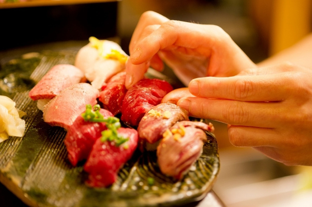 <p>古代から存在し、握り寿司として江戸時代に花開いた寿司文化。</p>
<p>日本の伝統食の創造を試み、素材としての肉への挑戦。</p>
<p>寿司屋×酒場「高槻肉寿司」9月28日グランドオープン！</p>
<p>https://goo.gl/xnprsN</p><div class="news_area is_type01"><div class="thumnail"><a href="https://goo.gl/xnprsN"><div class="image"><img src="https://scontent-nrt1-1.xx.fbcdn.net/v/t1.0-9/42349722_1105000852987826_8418570434886238208_o.jpg?_nc_cat=110&oh=04fcc91cef1a5ce07e604dbef28f75de&oe=5C28BDE4"></div><div class="text"><h3 class="sitetitle">高槻肉寿司</h3><p class="description">.
高槻肉寿司です????
まいどで御座いまーす????
.
今日は大・大・大告知です????✨
肉寿司ファンの方はご存知かと思いますが、肉寿司では新規オープン毎にご挨拶代わりと称してかなりお得なキャンペーンを開催させて頂いております????
.
高槻肉寿司ではUPした写真内容の通り
.
????キャンペーン期間????9/28〜10/31
????お一人様につき????赤身握り1貫無料
????生ビール????ハイボール????何杯飲んでも1杯190円
....</p></div></a></div></div> ()