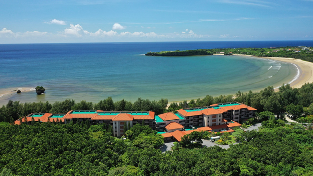 <p>『星野リゾート 西表島ホテル』2019.10.1オープン</p>
<p>コンセプトは「イリオモテヤマネコが棲む島のジャングルリゾート」</p>
<p>全138室を備えた西表島最大規模のリゾートホテル。</p>
<p>西表島の大自然を満喫できるアウトドアアクティビティや、</p>
<p>希少な生態系、島の文化に触れるツアーなどを通じて、</p>
<p>西表島の魅力を満喫できる滞在を提供。</p>
<p>住所:沖縄県八重山郡竹富町字上原2-2</p><div class="thumnail post_thumb"><a href=""><h3 class="sitetitle"></h3><p class="description"></p></a></div> ()