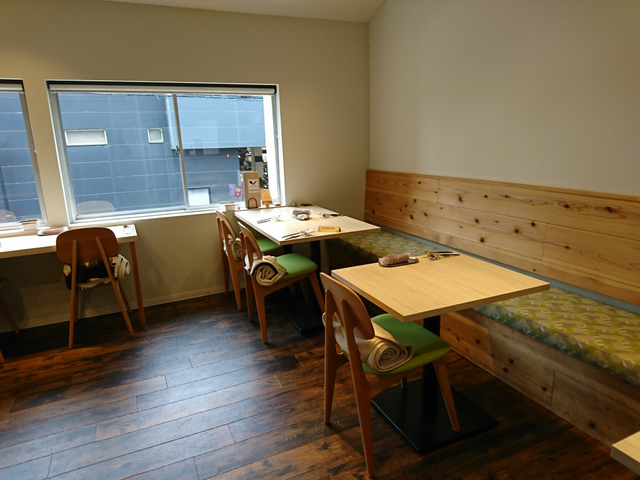 <p>こんばんは♪ヽ(´▽｀)/</p>
<p>今日は京都市南区にある、カフェダイニングcocochi京都西大路さんに行って来ました！</p>
<p>二階建てのとても可愛いカフェで「ワンプレートランチ」を。</p>
<p>どれから食べようか迷ってしまいましたが、手前のパンからパクパク！</p>
<p>うーん！デリシャス！</p>
<p>皆さんも京都にお越しの際にはぜひお立ち寄りくださいませ！</p>
<p>ごちそうさまでした(о´∀`о)</p> ()