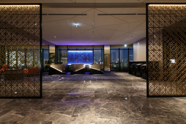 <p>『Osaka Excel Hotel Tokyu』2019.11.1GrandOpen</p>
<p>日本初の寺院山門一体の大阪・万華鏡がコンセプトのホテル。</p>
<p>にぎやかさやはなやかさおどろきのある大阪の街を</p>
<p>NIPPON+OSAKAを感じられるインテリアで遊び心を演出。</p>
<p>住所:大阪市中央区久太郎町4-1-15</p>
<p>http://bit.ly/2N64eG8</p><div class="news_area is_type01"><div class="thumnail"><a href="http://bit.ly/2N64eG8"><div class="image"><img src="https://scontent-nrt1-1.cdninstagram.com/vp/1d70650f8466b88a3fc2a1238766c40f/5E3F9B80/t51.2885-15/e35/73076850_246530999657299_3680158349404040363_n.jpg?_nc_ht=scontent-nrt1-1.cdninstagram.com&_nc_cat=107"></div><div class="text"><h3 class="sitetitle">大阪エクセルホテル東急【公式】 on Instagram: “南御堂の山門と一体。 他ではできない体験をここで。  日本初の寺院の山門と 一体になったホテルに泊まる、 ホテル越しに400年以上の歴史ある 南御堂（真宗大谷派難波別院）の 本堂を眺める。  それらはきっと、いつもの旅より期待が増す、 心おどる初めての体験。…”</h3><p class="description">11 Likes, 1 Comments - 大阪エクセルホテル東急【公式】 (@osakaexcel) on Instagram: “南御堂の山門と一体。 他ではできない体験をここで。  日本初の寺院の山門と 一体になったホテルに泊まる、 ホテル越しに400年以上の歴史ある 南御堂（真宗大谷派難波別院）の 本堂を眺める。…”</p></div></a></div></div> ()