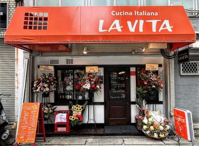 <div>『La Vita（ラ・ヴィータ）』</div>
<div>南イタリアの下町料理屋さんを思わせるイタリア食堂。</div>
<div>兵庫県神戸市中央区相生町5-16-8</div>
<div>https://goo.gl/maps/RLPJNZf4yqZYDDAT8</div>
<div>https://www.instagram.com/cucina.italiana_la.vita/</div><div class="news_area is_type02"><div class="thumnail"><a href="https://goo.gl/maps/RLPJNZf4yqZYDDAT8"><div class="image"><img src="https://lh5.googleusercontent.com/p/AF1QipO3GxBGlZ4UdT4ISiTbyM_At29YgYcMa3PlO3Ef=w256-h256-k-no-p"></div><div class="text"><h3 class="sitetitle">LA.VITA/ラ.ヴィータ · 〒650-0025 兵庫県神戸市中央区相生町５丁目１６−８ 福田ビル 1階</h3><p class="description">★★★★★ · イタリア料理店</p></div></a></div></div> ()