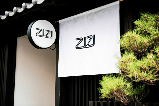 <p>「ZIZI CAFE KYOTO」7/3オープン</p>
<p>日本ではまだ数少ないカナダの国民食Poutine(プーティン)と</p>
<p>ドリンクが楽しめるゲストハウスHotelziziに隣接するカフェ...</p>
<p>https://bit.ly/3e9i0SO</p>
<p>https://www.instagram.com/zizicafekyoto/</p>
<p>https://goo.gl/maps/iME7P8PMiMt1FXR99 MAP</p><div class="news_area is_type01"><div class="thumnail"><a href="https://bit.ly/3e9i0SO"><div class="image"><img src="https://scontent-nrt1-1.xx.fbcdn.net/v/t1.0-9/106481038_151186376614986_552349079323018422_o.jpg?_nc_cat=111&_nc_sid=2d5d41&_nc_oc=AQnaOdmHWjFDQG8oMTucnxMTv9EEXm2Q52l7onvlEQSrOlVYmYLBPjO9kv33ETxH4Zs&_nc_ht=scontent-nrt1-1.xx&oh=c6e1e85ee1781e6d902ea3115c1822ee&oe=5F2A5C8A"></div><div class="text"><h3 class="sitetitle">ZIZI CAFE KYOTO</h3><p class="description">???????OPEN???
?
????????"Poutine"(?????)?????????????????
???????????????????????????????????????????????
?
??????"Coco drink"(??????)???????????????????????????????
?
What's Coco drink ?!
#?????...</p></div></a></div></div> ()