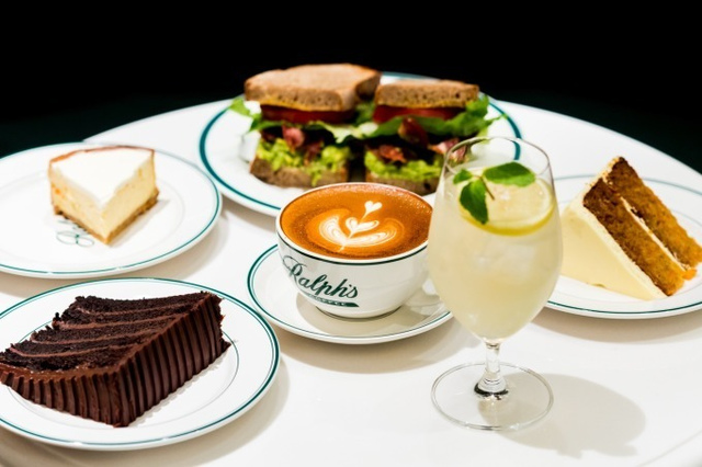 <p>「RALPH’S COFFEE OMOTESANDO」11月22日オープン！</p>
<p>世界各国の主要都市で展開されている</p>
<p>ラルフローレンのカフェが、旗艦店リニューアルに合わせ</p>
<p>ラルフローレン表参道1Fに日本初上陸。。。</p>
<p>https://goo.gl/7bkmSt</p><div class="news_area is_type01"><div class="thumnail"><a href="https://goo.gl/7bkmSt"><div class="image"><img src="https://scontent-nrt1-1.cdninstagram.com/vp/56867edfb2dc673947fe2ad910632539/5C8D14EA/t51.2885-15/e35/44595576_2008433799199417_3799403431341889185_n.jpg"></div><div class="text"><h3 class="sitetitle">Ralph’s Coffee on Instagram: “Now brewing the best cup of coffee in Tokyo. #ralphscoffee”</h3><p class="description">1,026 Likes, 10 Comments - Ralph’s Coffee (@ralphscoffee) on Instagram: “Now brewing the best cup of coffee in Tokyo. #ralphscoffee”</p></div></a></div></div> ()