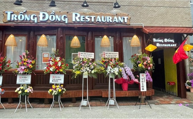 <div>「TRONG DONG RESTAURANT」5/1グランドオープン</div>
<div>こだわりの食材を使用した</div>
<div>ベトナムのフォーが看板メニューのベトナム料理店...</div>
<div>https://goo.gl/maps/FpBWhQTX9BivhwCJA</div>
<div><iframe src="https://www.facebook.com/plugins/post.php?href=https%3A%2F%2Fwww.facebook.com%2Fpermalink.php%3Fstory_fbid%3D123888879773909%26id%3D104125335083597&width=500&show_text=true&height=695&appId" width="500" height="695" style="border: none; overflow: hidden;" scrolling="no" frameborder="0" allowfullscreen="true" allow="autoplay; clipboard-write; encrypted-media; picture-in-picture; web-share"></iframe></div><div class="news_area is_type02"><div class="thumnail"><a href="https://goo.gl/maps/FpBWhQTX9BivhwCJA"><div class="image"><img src="https://lh5.googleusercontent.com/p/AF1QipOM_rDiRryz0DSwE9LNOxJ51ObnSYkJkxepVd2Y=w256-h256-k-no-p"></div><div class="text"><h3 class="sitetitle">Trong Dong レストラン - ベトナム料理</h3><p class="description">レストラン · 東桜２丁目１６−４１ フミタビル 1階</p></div></a></div></div> ()