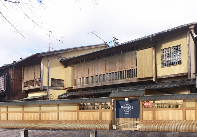 <p>『Hard Rock Cafe Kyoto』7月12日オープン！</p>
<p>ロケーションは、昔ながらの京町家が連なり、白川が流れ、</p>
<p>石畳の道が続いている祇園白川の祇園巽橋の近く。</p>
<p>伝統的建造物群保存地区に指定された地区を舞台に、</p>
<p>町屋づくりの外観をもつ世界唯一のハードロックカフェが誕生。。</p>
<p>http://bit.ly/2Z6SJRQ</p>
<div class="news_area is_type01"></div><div class="news_area is_type01"><div class="thumnail"><a href="http://bit.ly/2Z6SJRQ"><div class="image"><img src="https://prtree.jp/sv_image/w640h640/EB/l7/EBl7QJP5kAmJk7FV.jpg"></div><div class="text"><h3 class="sitetitle">Hard Rock Cafe Japan</h3><p class="description">5月6日
ハードロックカフェ京都ポップアップストアは本日が最終日となっております！ぜひこのチャンスをご利用ください！
⭐️営業時間 11：00～20：00
⭐️所在地 京都市東山区新橋通大和大路東入元吉町 67番地
May 6
Today is the final day of our Hard Rock Cafe Kyoto Pop Up Rock Shop (Merchandise...</p></div></a></div></div> ()