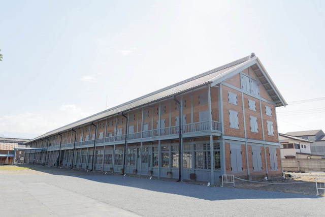 <div>富岡製糸場の国宝「西置繭所」10月3日グランドオープン！</div>
<div>富岡製糸場の創業に際し建設された2棟の繭倉庫のうちの1棟で、</div>
<div>国宝にも指定されている歴史的建造物。。</div>
<div>http://www.tomioka-silk.jp/tomioka-silk-mill/</div>
<div>https://www.facebook.com/tomioka.silkmill/</div><div class="news_area is_type02"><div class="thumnail"><a href="http://www.tomioka-silk.jp/tomioka-silk-mill/"><div class="image"><img src="https://www.tomioka-silk.jp/files/user/assets/img/logo.png"></div><div class="text"><h3 class="sitetitle">富岡製糸場 | しるくるとみおか 富岡市観光ホームページ</h3><p class="description">世界遺産である富岡製糸場は、明治に5年建設された、日本で最初の官営模範製糸場です。 主要建物(国宝・世界文化遺産）は、ほぼ創業当初の状態で良好に保存されています。 明治政府がつくった官営工場の中で、ほぼ完全な形で残っているのは、富岡製糸場のみです。</p></div></a></div></div> ()