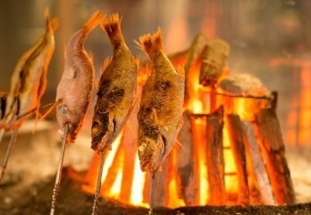 <p>『炉 本通り 然然-ささ-』</p>
<p>囲炉裏で調理する「炉端焼き」に「洋」のアレンジを織り交ぜ</p>
<p>幅広い世代の方にカジュアルに楽しんでいただける炭火料理。</p>
<p>広島県広島市中区本通6-14</p>
<p>https://www.hotpepper.jp/strJ001245707/</p><div class="news_area is_type01"><div class="thumnail"><a href="https://www.hotpepper.jp/strJ001245707/"><div class="image"><img src="https://imgfp.hotp.jp/IMGH/13/86/P035391386/P035391386_480.jpg"></div><div class="text"><h3 class="sitetitle">炉 本通り 然然</h3><p class="description">【ネット予約可】炉 本通り 然然（和食/日本料理・懐石・割烹）の予約なら、お得なクーポン満載、24時間ネット予約でポイントもたまる【ホットペッパーグルメ】！おすすめは「炉端焼き」に洋のアレンジを織り交ぜカジュアルに楽しめる「本通り　然然」が6月1日にオープンします。 メインのお料理と一品料理を選べる然然ランチセットはご飯のおかわりも無料で800円から♪。※この店舗はネット予約に対応しています。</p></div></a></div></div> ()
