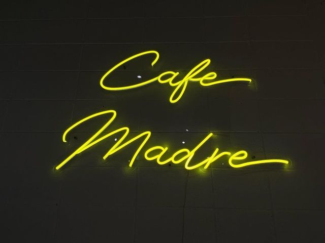 <div>『cafe madre』</div>
<div>お洒落な空間でリラックスタイムを極上コーヒーと共に。</div>
<div>兵庫県芦屋市川西町4-22NLC芦屋B1階</div>
<div>https://www.instagram.com/cafemadre.ashiya/<br /><br /></div> ()