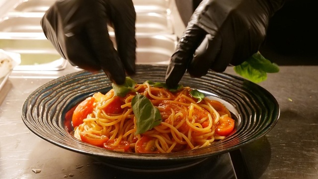 <div>1食あたり最速で約45秒ごとに絶品スパゲッティを調理</div>
<div>「エビノスパゲッティ丸ビル店」6月30日オープン！</div>
<div>素早い提供により、ランチでは</div>
<div>美味しいスパゲッティを短時間で提供。。</div>
<div>https://www.instagram.com/e_vino_spaghetti/<br /><br /></div> ()