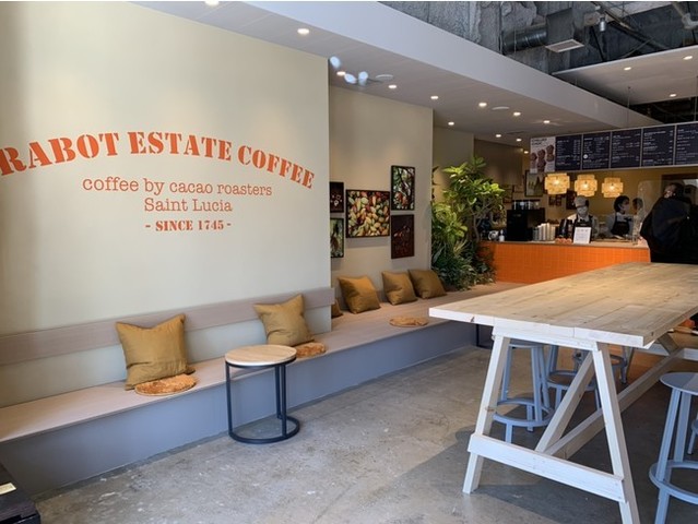 <div>英国カカオブランドのホテルショコラが湘南に</div>
<div>「HOTEL CHOCOLAT SHONAN ENOTOKI」10月25日オープン！</div>
<div>カカオを使ったフードとこだわりのコーヒーを提供するカフェ</div>
<div>『RABOT ESTATE COFFEE（ラボ エステート コーヒー）』を中心に</div>
<div>上質なチョコレートも豊富なラインナップで展開する。。</div>
<div>
<blockquote class="twitter-tweet">
<p lang="ja" dir="ltr">10/25(日)よりホテルショコラ 湘南ENOTOKI店がオープンしました！お近くにお越しの際はぜひ、お立ち寄りください。<a href="https://t.co/ZCrOjhuOHv">https://t.co/ZCrOjhuOHv</a> <a href="https://t.co/4zvwIchCm9">pic.twitter.com/4zvwIchCm9</a></p>
— ホテルショコラ (@hotelchocolatjp) <a href="https://twitter.com/hotelchocolatjp/status/1321041750652153857?ref_src=twsrc%5Etfw">October 27, 2020</a></blockquote>
<script async="" src="https://platform.twitter.com/widgets.js" charset="utf-8"></script>
</div><div class="thumnail post_thumb"><a href="https://t.co/ZCrOjhuOHv"><h3 class="sitetitle">https://hotelchocolat.co.jp/pages/shonan</h3><p class="description"></p></a></div> ()