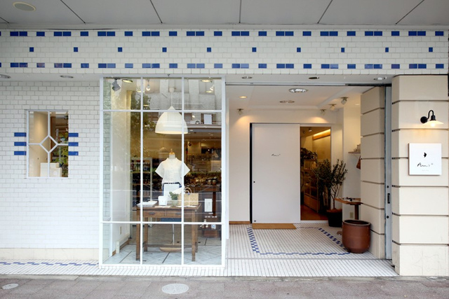 <p>【 アムズプラス 】ライフスタイルショップ</p>
<p>鳥取県鳥取市永楽温泉町163-3</p>
<p>Am's行徳店建替えによるニューオープンまでの約1年間の仮店舗。衣食住を通して、生活を彩る”くらしのいろいろ”を届ける。</p>
<p>http://bit.ly/2kNHEGX</p><div class="news_area is_type01"><div class="thumnail"><a href="http://bit.ly/2kNHEGX"><div class="image"><img src="https://scontent-sjc3-1.cdninstagram.com/vp/2a2248a392aeeaf1d3dae43e19d0c125/5DFF0EFD/t51.2885-15/e35/s1080x1080/65275821_2519187564778284_6449176085725354757_n.jpg?_nc_ht=scontent-sjc3-1.cdninstagram.com&_nc_cat=100"></div><div class="text"><h3 class="sitetitle">ライフスタイルショップ アムズ on Instagram: “くらしの、いろいろ。
オープンまであと2日

#新Am'sの始まり
#仮店舗
#Am's計画
#Am's+
#くらしのいろいろ
#ライフスタイルショップ
#7月8日オープン
#鳥取市永楽温泉町163-3”</h3><p class="description">43 Likes, 0 Comments - ライフスタイルショップ アムズ (@amsno1) on Instagram: “くらしの、いろいろ。 オープンまであと2日  #新Am'sの始まり #仮店舗 #Am's計画 #Am's+ #くらしのいろいろ #ライフスタイルショップ #7月8日オープン…”</p></div></a></div></div> ()