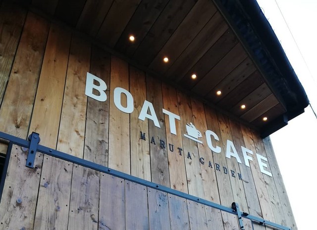 <div>『BOAT CAFE MARUTA GARDEN』</div>
<div>屋外席がメインのカフェ。</div>
<div>和歌山県有田郡有田川町川口1055（有田巨峰村内）</div>
<div>https://www.instagram.com/boat_cafe_maruta_garden/</div>
<div>https://boatcafe.tumblr.com/</div> ()