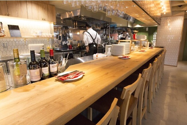 <div>フランス料理をもっとお手頃に</div>
<div>「フランス大衆食堂ブイヨン本郷3」8月26日グランドオープン！</div>
<div>気軽にお腹いっぱいお食事やワインを楽しめるお店が誕生。。</div>
<div>https://goo.gl/maps/35RJXJDxhSAZmfKv7</div>
<div>https://www.instagram.com/bouillon_hongo3/</div>
<div>
<blockquote class="twitter-tweet">
<p lang="ja" dir="ltr">昨晩はディナーのプレオープン‼️<br />お料理は高評価でひと安心😊<br /><br />今日はゆっくり休養して、明日は仕込み<br />オープンに向けてしっかり準備していきます🍷<br /><br />８月２６日（金）オープン！<br />🇫🇷「フランス大衆食堂ブイヨン本郷3」<br />住所：東京都文京区本郷3-32-3<a href="https://t.co/jOuSFjBZWG">https://t.co/jOuSFjBZWG</a><a href="https://twitter.com/hashtag/%E3%83%95%E3%83%AC%E3%83%B3%E3%83%81%E3%83%AC%E3%82%B9%E3%83%88%E3%83%A9%E3%83%B3?src=hash&ref_src=twsrc%5Etfw">#フレンチレストラン</a> <a href="https://t.co/LQFGZl2l39">pic.twitter.com/LQFGZl2l39</a></p>
— 臼井健一郎｜株式会社U.RAKATA (@U_RAKATA) <a href="https://twitter.com/U_RAKATA/status/1562343822302285824?ref_src=twsrc%5Etfw">August 24, 2022</a></blockquote>
<script async="" src="https://platform.twitter.com/widgets.js" charset="utf-8"></script>
</div>
<div></div><div class="news_area is_type02"><div class="thumnail"><a href="https://goo.gl/maps/35RJXJDxhSAZmfKv7"><div class="image"><img src="https://lh5.googleusercontent.com/p/AF1QipOQOoEAJ-D_rZizc3stJ-vAnr2N8HDpH_BO1H1G=w256-h256-k-no-p"></div><div class="text"><h3 class="sitetitle">フランス大衆食堂 ブイヨン本郷３ · 〒113-0033 東京都文京区本郷３丁目３２−３</h3><p class="description">フランス料理店</p></div></a></div></div> ()