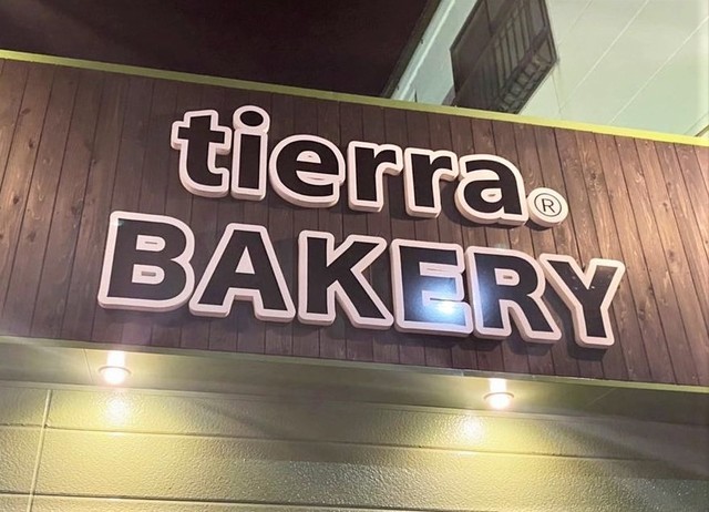 <div>『tierra bakery』3/1.GrandOpen</div>
<div>ヴィーガンの方・アレルギーをお持ちの方も</div>
<div>安心して食べられるグルテンフリーベーカリー。</div>
<div>栃木県足利市通2丁目14−17</div>
<div>https://goo.gl/maps/obxkW52p3y3RnmPj8</div>
<div>https://www.instagram.com/tierrabakery_ashikaga/</div>
<div><iframe src="https://www.facebook.com/plugins/post.php?href=https%3A%2F%2Fwww.facebook.com%2Fpermalink.php%3Fstory_fbid%3D109998801583769%26id%3D109934561590193%26substory_index%3D0&show_text=true&width=500" width="500" height="534" style="border: none; overflow: hidden;" scrolling="no" frameborder="0" allowfullscreen="true" allow="autoplay; clipboard-write; encrypted-media; picture-in-picture; web-share"></iframe></div><div class="news_area is_type02"><div class="thumnail"><a href="https://goo.gl/maps/obxkW52p3y3RnmPj8"><div class="image"><img src="https://maps.google.com/maps/api/staticmap?center=36.3343751%2C139.44965783&zoom=18&size=256x256&language=en&markers=36.3343751%2C139.450205&sensor=false&client=google-maps-frontend&signature=LSXPsnYUokexlx7YIyGXQkufjyU"></div><div class="text"><h3 class="sitetitle">tierra ashikaga · 〒326-0814 栃木県足利市通２丁目14−１７</h3><p class="description">ベーカリー</p></div></a></div></div> ()