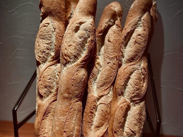 <div>『HONEY'S BAKERY（ハニーズベーカリー）』</div>
<div>毎日焼きたての美味しいパンを用意。</div>
<div>兵庫県伊丹市鴻池5丁目2-11西</div>
<div>https://maps.app.goo.gl/cxEDbKMVbUEegYL16<br />https://www.instagram.com/honeysbakery24</div>
<div class="news_area is_type01"></div><div class="news_area is_type01"><div class="thumnail"><a href="https://maps.app.goo.gl/cxEDbKMVbUEegYL16"><div class="image"><img src="https://maps.google.com/maps/api/staticmap?center=34.8009787%2C135.3868788&zoom=16&size=900x900&language=en&markers=34.8009787%2C135.3868788&sensor=false&client=google-maps-frontend&signature=vXVbPy0f9tY71J-xa185woH9F5c"></div><div class="text"><h3 class="sitetitle">HONEY'S BAKERY · 〒664-0006 兵庫県伊丹市鴻池５丁目２−１１</h3><p class="description">ベーカリー</p></div></a></div></div> ()