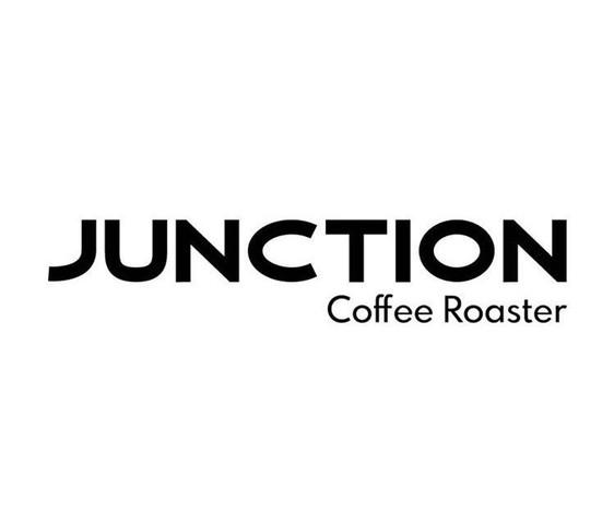 <div>『JUNCTION Coffee Roaster』</div>
<div>Sydney🇦🇺仕込みのCoffee Shop。</div>
<div>熊本県熊本市東区錦ヶ丘26-17さくら荘101</div>
<div>https://junction-coffee.com/</div>
<div>https://www.instagram.com/junctioncoffeeroaster/</div>
<div><iframe src="https://www.facebook.com/plugins/post.php?href=https%3A%2F%2Fwww.facebook.com%2Fpermalink.php%3Fstory_fbid%3D617754062566421%26id%3D253989445609553&show_text=true&width=500" width="500" height="641" style="border: none; overflow: hidden;" scrolling="no" frameborder="0" allowfullscreen="true" allow="autoplay; clipboard-write; encrypted-media; picture-in-picture; web-share"></iframe></div>
<div></div>
<div class="news_area is_type02">
<div class="thumnail"><a href="https://junction-coffee.com/">
<div class="image"><img src="http://cdn.shopify.com/s/files/1/0439/8445/3783/files/junctioncoffeeoraster_402a5334-affd-48ab-8415-6cf73f317f14_1200x1200.png?v=1595513610" /></div>
<div class="text">
<h3 class="sitetitle">熊本市東区のコーヒー専門店 | JUNCTION Coffee Roaster</h3>
<p class="description">熊本市東区のスペシャリティーコーヒーを扱う専門店。豆の買い付けから焙煎も自社で行なっており、店頭販売や通信販売でご提供しております。</p>
</div>
</a></div>
</div> ()