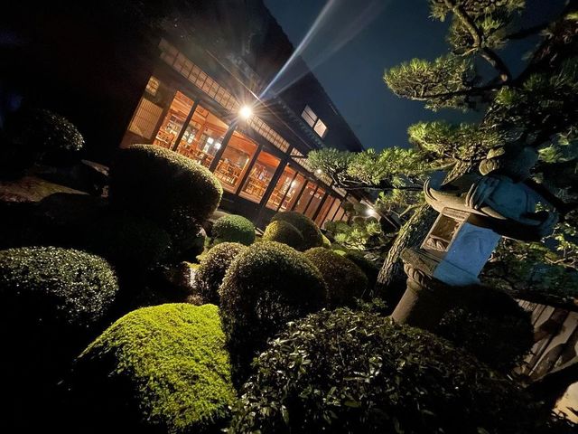 <p>本日は久しぶりにお庭のお写真です✨<br /><br />夜のライトアップはとても綺麗で日本庭園の良さを改めて実感させてくれます😊<br /><br />本日も、皆様のご来店を心よりお待ちしています😊</p>
<p><br />🍝ランチご予約フォーム ☞ https://bit.ly/37LSktG　<br />※ランチは11時～と13時～の二部制営業になります。<br />前々日（定休日除く）午前中迄のご予約でご利用下さい。<br />前々日（定休日除く）午後以降のご予約はお電話のみの受付になります。<br /><br />🍖ディナーご予約フォーム ☞ https://bit.ly/37LSktG<br />※ディナーは前々日（定休日除く）午前中迄にご予約願います。<br /><br /><strong>ココチキッチン奈良狐井</strong>　奈良県香芝市狐井613 1階　・・・・<br />open:11:00-14:30 17:30-21:30　close:木曜.第三水曜日<br /><strong>tel:0745-44-8275 </strong>※<strong>完全予約制<br /></strong>近鉄五位堂駅より徒歩10分　敷地内に20台以上駐車可<br /><a href="http://www.cocochi-kitchen.com/">HP</a> <a href="https://www.instagram.com/cocochikitchen/">Instagram</a> <a href="https://twitter.com/cocochikitchen">twitter</a> <a href="https://www.facebook.com/cocochi.kitchen/">Facebook</a> <a href="/cocochikitchen">PRtree</a><br />※2階<a href="/cocochizakka">cocochizakka</a>は10時から17時30分までの営業になります。<br /><br /><strong>cocochizakka</strong>　奈良県香芝市狐井613 2階　・・・・<br />open:10:00-17:00　close:日曜.木曜.第三水曜日<br /><strong>tel:0745-44-8275</strong>　mail:cocochizakka@gmail.com<br /><a href="https://cocochizakka.jimdofree.com/">HP</a> <a href="https://www.instagram.com/cocochizakka/">Instagram</a> <a href="https://www.facebook.com/cocochizakka613/">Facebook</a> <a href="/cocochizakka">PRtree</a><br />※ココチ雑貨のみのご来店も大歓迎です。<br /><br /><a href="https://bit.ly/2VkdWrd">近鉄五位堂駅からの動画</a>　<a href="https://bit.ly/2wBiy48">近鉄下田駅からの動画</a><br />ココチキッチンメニュー ☞ <a href="http://bit.ly/2Lub1cd" target="_blank">http://bit.ly/2Lub1cd</a></p>
<div class="news_area is_type01">
<div class="thumnail"><a href="/cocochikitchen/menu/141.html">
<div class="image"><img src="/sv_image/w640h640/6I/5f/6I5fkMj0J2ZnRLyH.jpg" /></div>
<div class="text">
<h3 class="sitetitle">奈良県香芝市の古民家を改装したイタリアンを中心としたダイニング『ココチキッチン奈良狐井』</h3>
<p class="description">懐かしくて落ち着く古民家で少しだけ贅沢なひとときをお過ごし下さい</p>
</div>
</a></div>
</div> ()