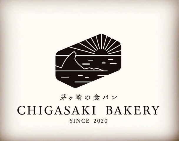 <div>『chigasaki bakery』2/3.4シークレットオープン</div>
<div>茅ヶ崎や湘南地域を元気に！「生」食パン「焼」食パン、</div>
<div>茅ヶ崎の海をイメージした「塩」バター食パンプレミアムを販売。</div>
<div>神奈川県茅ヶ崎市高田1-13-1</div>
<div>https://g.page/chigasaki-bakery?share</div>
<div>https://www.instagram.com/chigasaki_bakery/</div>
<div><iframe src="https://www.facebook.com/plugins/video.php?height=476&href=https%3A%2F%2Fwww.facebook.com%2F103722758408048%2Fvideos%2F106386444808346%2F&show_text=true&width=476" width="476" height="591" style="border: none; overflow: hidden;" scrolling="no" frameborder="0" allowfullscreen="true" allow="autoplay; clipboard-write; encrypted-media; picture-in-picture; web-share"></iframe></div>
<div class="news_area is_type02">
<div class="thumnail"><a href="https://g.page/chigasaki-bakery?share">
<div class="image"><img src="https://lh5.googleusercontent.com/p/AF1QipNPT4oYlgqaNIqgG9nmHEAHLbKzNk8dD_uUGZ64=w256-h256-k-no-p" /></div>
<div class="text">
<h3 class="sitetitle">CHIGASAKI BAKERY</h3>
<p class="description">ベーカリー · 高田１丁目１３−１</p>
</div>
</a></div>
</div> ()