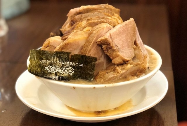 <p>渋谷肉横丁に伝説のラーメン店</p>
<p>「なんでんかんでん渋谷肉横丁店」1月17日グランドオープン！</p>
<p>新メニューは肉の“キャニオン盛り”！ </p>
<p>焼肉のシメは博多豚骨ラーメンで決まり！</p>
<p>スープは史上最高濃度！<br /><br />http://nikuyokocho.jp/<br /><br /></p><div class="thumnail post_thumb"><a href="http://nikuyokocho.jp/"><h3 class="sitetitle">渋谷肉横丁オフィシャルホームページ</h3><p class="description">肉の名店、28店舗が集まる、日本最大級の肉のテーマパーク。</p></a></div> ()