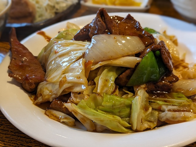 BODYPITKYOTO院長藤崎進一です。<br />本日のランチは、白峯神宮のお向かいさん。<br />中華料理沁さんへ。<br />四川風レバ炒定食を頂きました！<br />とても美味しかったです。 ()